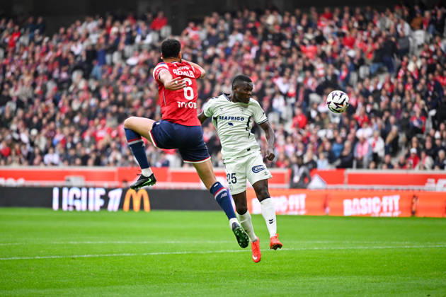 LOSC Lille v Le Havre Athletic Club - Ligue 1 McDonald s 2026 2027 Nabil BENTALEB of Lille and Ally SAMATTA of Le Havre during Ligue 1 McDonald s match between Lille and Le Havre at Stade Pierre-Mauroy on October 10, 2026 in Lille, France. Lille France  Copyright: xKevinxClementx 776573340