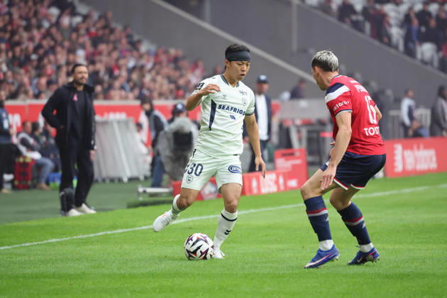 FOOTBALL : LOSC Lille vs Le Havre - Ligue 1 - 10 10 2026 Sota NAKAMURA (Havre AC) et Romain PERRAUD (LOSC Lille) lors du match LOSC Lille vs Le Havre, Ligue 1, Decathlon Arena stade Pierre Mauroy, le 10 octobre 2026 - photo Laurent Sanson PsnewZ  Copyright: xLaurentxSANSONx xPsnewZx