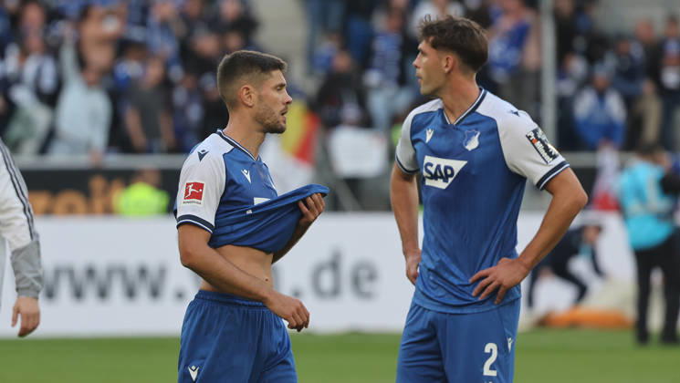 Sinsheim , Fußball Bundesliga TSG 1899 Hoffenheim vs. Hamburger SV , von links: Andrej Kramaric Robin Hranac ( Hoff )