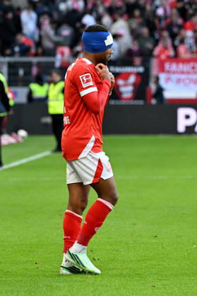 10.10.2026, xsltx, Fussball 1.Bundesliga, FSV Mainz 05 - Bayer 04 Leverkusen v.l.Philipp Mwene (FSV Mainz 05) verletzt, Verletzung, Schmerz, Schmerzen (DFL DFB REGULATIONS PROHIBIT ANY USE OF PHOTOGRAPHS as IMAGE SEQUENCES and or QUASI-VIDEO) Mainz
