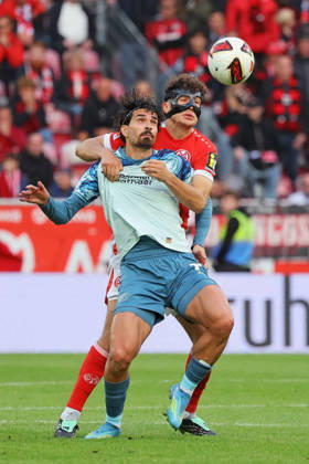 Mainz, Deutschland 10. Oktober 2026: 1. Bundesliga - 2026 2027 - 5. Spieltag - 1. FSV Mainz 05 gegen Bayer 04 Leverkusen Im Bild: v. li. im Zweikampf Martin Terrier (B04) gegen Fabio Gruber (M05). DFL regulations prohibit any use of photographs as image sequences and or quasi-video Mewa Arena Rheinland - Pfalz Copyright: xFotostandx xRacochax