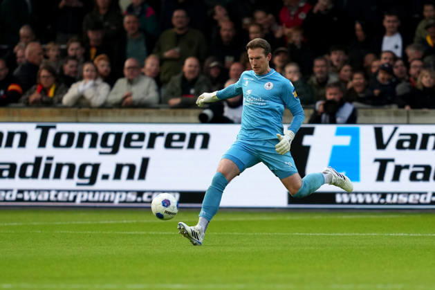 Eredivisie: Go Ahead Eagles v Sparta Rotterdam Deventer - Goalkeeper Michael Brouwer of Sparta Rotterdam shoots during the eighth competition round of the 2026 2027 Eredivisie season. The match is set between Go Ahead Eagles and Sparta Rotterdam at De Adelaarshorst on 10 October 2026 in Deventer, Netherlands. (Hero Images Danny de Groot) Copyright: xDannyxdexGrootx