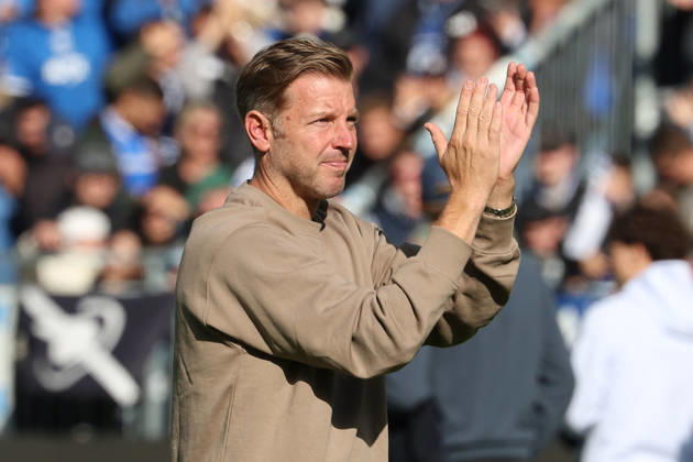 2026.10.10 Fussball 2.Bundesliga SV Darmstadt 98 - Energie Cottbus v.l., head coach Florian Kohfeldt (SV Darmstadt 98) applauds the fans after the Game Copyright: HMBxMedia JoaquimxFerreira