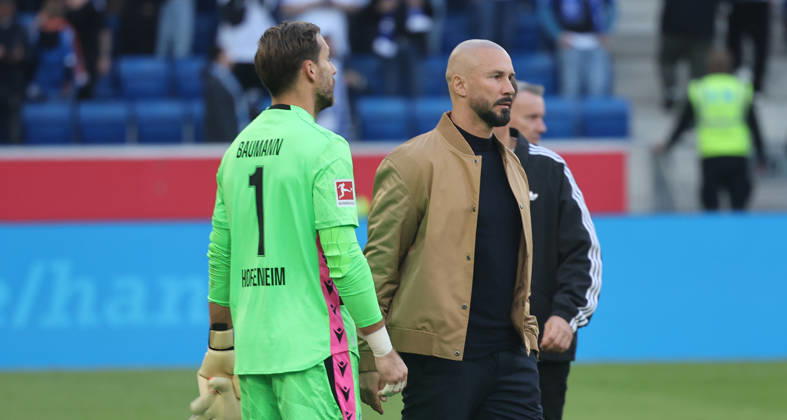 Sinsheim , Fußball Bundesliga TSG 1899 Hoffenheim vs. Hamburger SV , von links: Oliver baumann Trainer Christian Ilzer ( Hoffenheim ) , Enttäuschung
