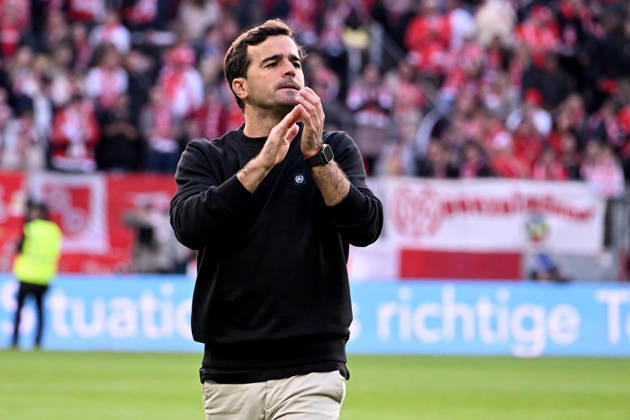 10.10.2026, xsltx, Fussball 1.Bundesliga, FSV Mainz 05 - Bayer 04 Leverkusen v.l. Jubel, Freude über den Sieg Trainer Coach Carles Martinez (Bayer 04 Leverkusen) (DFL DFB REGULATIONS PROHIBIT ANY USE OF PHOTOGRAPHS as IMAGE SEQUENCES and or QUASI-VIDEO) Mainz