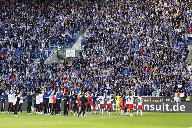 Hamburger SV nach dem Spiel bei den Fans , Deutschland, Fussball, 1. Bundesliga, 5.Spieltag, 2026 2027, TSG Hoffenheim vs. Hamburger SV, 10.10.2026, Sinsheim SNP Arena Deutschland Copyright: xGrantxHubbsx