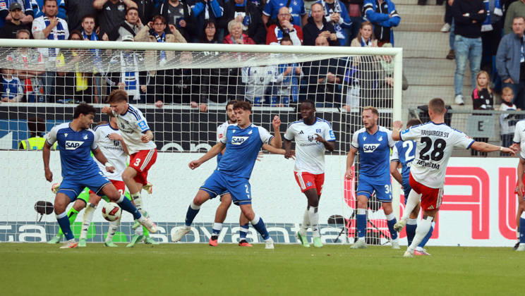 10.10.26 TSG 1899 Hoffenheim - Hamburger SV Deutschland, Sinsheim, 10.10.2026, Fussball, Bundesliga, Saison 2026 2027, TSG 1899 Hoffenheim - Hamburger SV: Miro Muheim (Hamburger SV); Tor 2:3 Muheim.