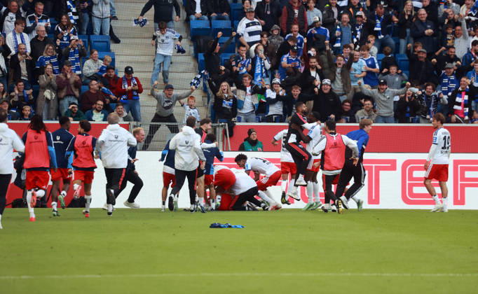 10.10.26 TSG 1899 Hoffenheim - Hamburger SV Deutschland, Sinsheim, 10.10.2026, Fussball, Bundesliga, Saison 2026 2027, TSG 1899 Hoffenheim - Hamburger SV: Miro Muheim (Hamburger SV); Jubel Tor 2:3 Muheim.