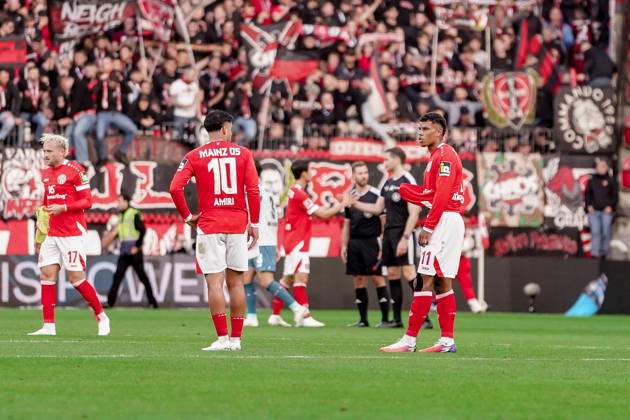 Deutschland: Fussball Saison 2026 2027 , 1. Bundesliga , 5. Spieltag , 1. FSV Mainz 05 vs. Bayer 04 Leverkusen - MEWA-Arena (Mainz) : Nadiem Amiri (1. FSV Mainz 05, 10) und Ransford-Yeboah Königsdörffer Ransford-Yeboah Koenigsdoerffer (1. FSV Mainz 05, 11) nach dem Spiel Mainz MEWA-Arena Deutschland Germany Copyright: xBennetxLongx