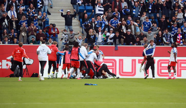 10.10.26 TSG 1899 Hoffenheim - Hamburger SV Deutschland, Sinsheim, 10.10.2026, Fussball, Bundesliga, Saison 2026 2027, TSG 1899 Hoffenheim - Hamburger SV: Miro Muheim (Hamburger SV); Jubel Tor 2:3 Muheim.