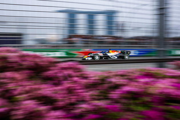 F1 - SINGAPORE GRAND PRIX 2026 41 LINDBLAD Arvid (gbr), Visa Cash App RB F1 Team VCARB03, action during the 2026 Formula 1 Singapore Grand Prix, 17th round of the 2026 Formula One World Championship, WM, Weltmeisterschaft from October 9 to 11, 2026 on the Marina Bay Street Circuit, in Singapore, Singapore - SingaporeSingapore Copyright: xFLORENTxGOODENx