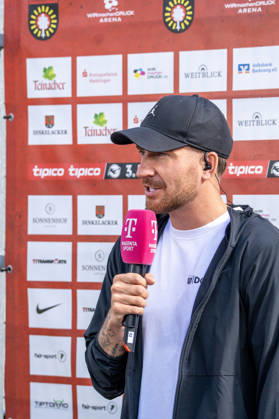 10.10.2026, xerix, Fussball 3.Liga, SG Sonnenhof Grossaspach - SV Waldhof Mannheim v.l. Pascal Reinhardt (Trainer SG Sonnenhof Großaspach) beim Interview vor der Partie Aspach