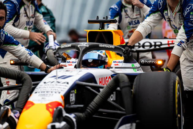 F1 - SINGAPORE GRAND PRIX 2026 41 LINDBLAD Arvid (gbr), Visa Cash App RB F1 Team VCARB03, action during the 2026 Formula 1 Singapore Grand Prix, 17th round of the 2026 Formula One World Championship, WM, Weltmeisterschaft from October 9 to 11, 2026 on the Marina Bay Street Circuit, in Singapore, Singapore - SingaporeSingapore Copyright: xALBERTOxVIMERCATIx