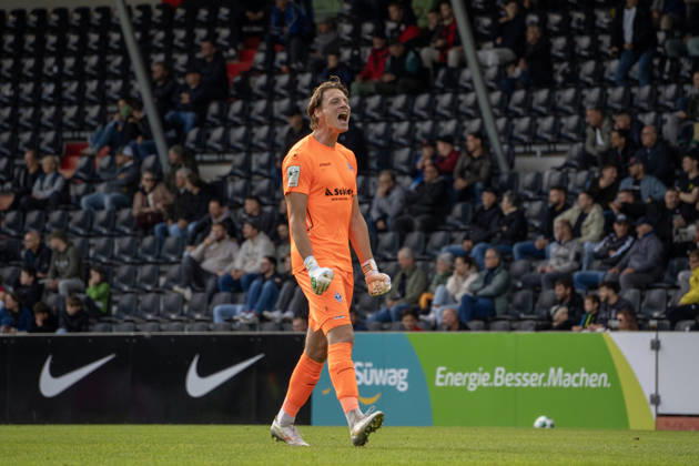 10.10.2026, xerix, Fussball 3.Liga, SG Sonnenhof Grossaspach - SV Waldhof Mannheim Thijmen Joel Sander Nijhuis (SV Waldhof Mannheim) jubelt nach dem 1:2 Aspach