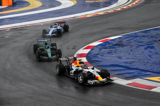 F1 - SINGAPORE GRAND PRIX 2026 41 LINDBLAD Arvid (gbr), Visa Cash App RB F1 Team VCARB03, action 14 ALONSO Fernando (spa), Aston Martin F1 Team AMR26, action during the 2026 Formula 1 Singapore Grand Prix, 17th round of the 2026 Formula One World Championship, WM, Weltmeisterschaft from October 9 to 11, 2026 on the Marina Bay Street Circuit, in Singapore, Singapore - SingaporeSingapore Copyright: xALBERTOxVIMERCATIx