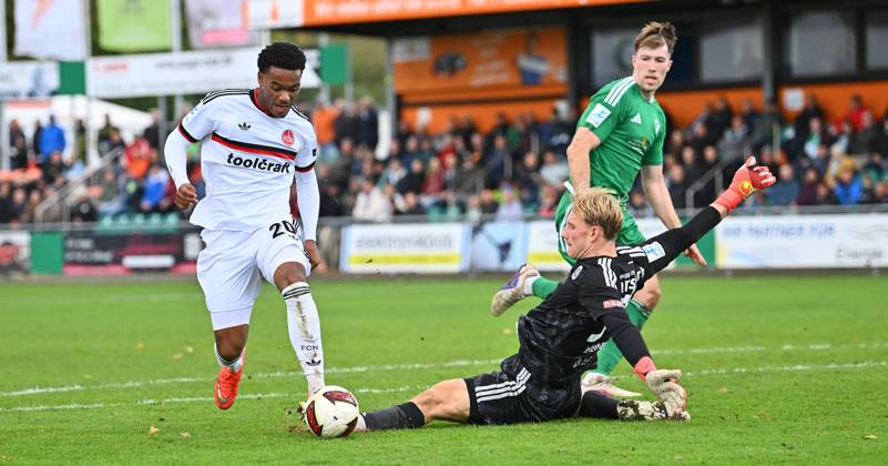 09.10.2026 - Fussball - Saison 2026 2027 - Regionalliga Bayern - 04. Spieltag: SpVgg Ansbach - 1. FC Nürnberg FCN II ( Club ) - DoGe - xdoxgex - Eliyah Rau (20, 1. FC Nürnberg FCN II ) Nils Leidenberger (30, SpVgg Ansbach )