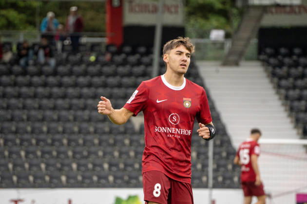 10.10.2026, xerix, Fussball 3.Liga, SG Sonnenhof Grossaspach - SV Waldhof Mannheim v.l. Jan Elias Rahn (SG Sonnenhof Großaspach) Aspach