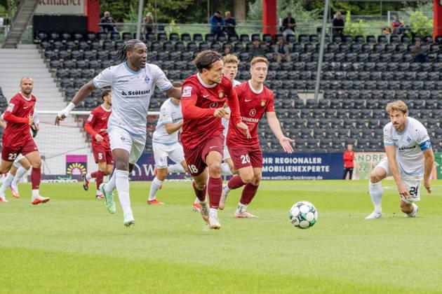 10.10.2026, xerix, Fussball 3.Liga, SG Sonnenhof Grossaspach - SV Waldhof Mannheim v.l. Spielszene mit Niklas Pöllex (SG Sonnenhof Großaspach) und Leon Maier (SG Sonnenhof Großaspach) und Lukas Klünter (SV Waldhof Mannheim) und Oluwaseun God Power Osaro Ogbemudia (SV Waldhof Mannheim) Aspach