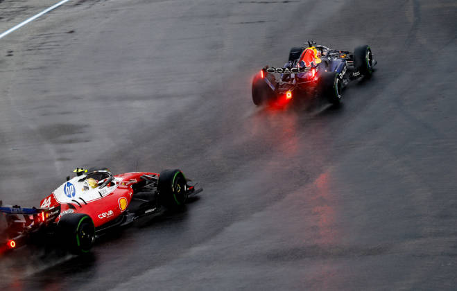 F1 - SINGAPORE GRAND PRIX 2026 03 VERSTAPPEN Max (nld), Red Bull Racing Ford RB22, action, 44 HAMILTON Lewis (gbr), Scuderia Ferrari SF-26, action, rain, pluie, during the 2026 Formula 1 Singapore Grand Prix, 17th round of the 2026 Formula One World Championship, WM, Weltmeisterschaft from October 9 to 11, 2026 on the Marina Bay Street Circuit, in Singapore, Singapore - SingaporeSingapore Copyright: xDPPIx