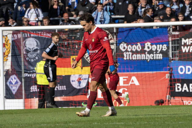 10.10.2026, xerix, Fussball 3.Liga, SG Sonnenhof Grossaspach - SV Waldhof Mannheim v.l. Niklas Pöllex (SG Sonnenhof Großaspach) Aspach