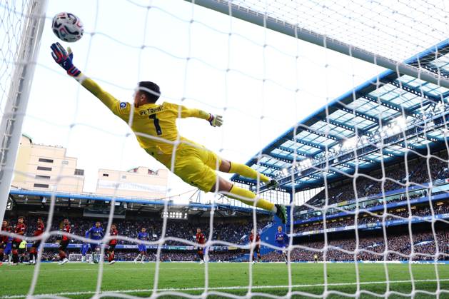 Djordje Petrovic of AFC Bournemouth is beaten by the free kick of Jordan Henderson of Chelsea for the 5th goal Chelsea v Bournemouth, Premier League, Football, Stamford Bridge, London, UK - 10 Oct 2026London Stamford Bridge United Kingdom EDITORIAL USE ONLY No use with unauthorised audio, video, data, fixture lists, club league logos or live services. Online in-match use limited to 120 images, no video emulation. No use in betting, games or single club league player publications.  Copyright: xSimonxDael Shutterstockx 17206021bh