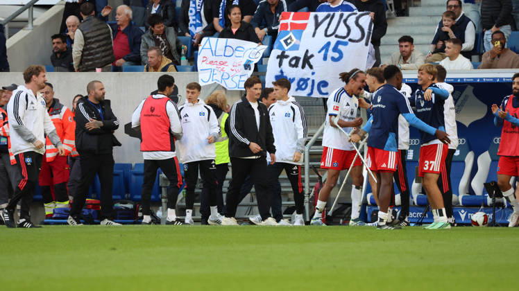 10.10.2026, xrekx, Fussball 1.Bundesliga, TSG 1899 Hoffenheim - Hamburger SV v.l. Merlin Polzin Trainer (Hamburger SV) Mannschaft, Spieler, jubeln nach Spielende, Team, Player, celebrate at the end of the match (DFL DFB REGULATIONS PROHIBIT ANY USE OF PHOTOGRAPHS as IMAGE SEQUENCES and or QUASI-VIDEO) Sinsheim