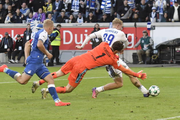 Peter Remmert (Duisburg 39) erzielt das Tor zum 3:2 10.10.2026 ¢ Fussball ¢ MSV Duisburg vs TSG 1899 Hoffenheim II, Schauinsland-Reisen-Arena, Duisburg, DFB DFL REGULATIONS PROHIBIT ANY USE OF PHOTOGRAPHS AS IMAGE SEQUENCES AND OR QUASI-VIDEO