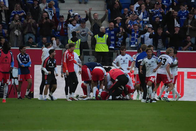 10.10.2026, SNP Arena, Sinsheim, GER, 1.FBL, TSG Hoffenheim vs Hamburger SV , im Bild Miro Muheim (Hamburg) freut sich über das Tor zum 2:3. DFL regulations prohibit any use of photographs as image sequences and or quasi-video. (Photo by Hasan Bratic DeFodi Images) -