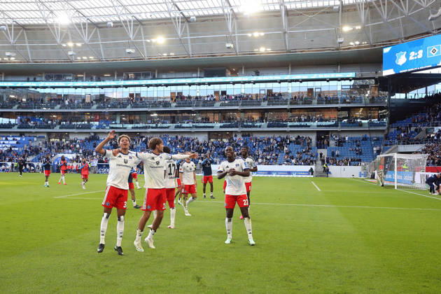 10.10.2026, xrekx, Fussball 1.Bundesliga, TSG 1899 Hoffenheim - Hamburger SV v.l. HSV Mannschaft, Spieler, jubeln nach Spielende, Team, Player, celebrate at the end of the match (DFL DFB REGULATIONS PROHIBIT ANY USE OF PHOTOGRAPHS as IMAGE SEQUENCES and or QUASI-VIDEO) Sinsheim