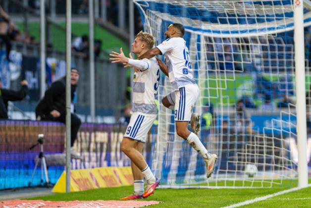 3.Liga MSV Duisburg - TSG Hoffenheim II ** NUR FÜR REDAKTIONELLE ZWECKE ** EDITORIAL USE ONLY **<p>Fußball 3.Liga MSV Duisburg - TSG Hoffenheim II am 10.10.26 in der Schauinsland-Reisen Arena in Duisburg Torjubel zum 2:2 durch Peter Remmert ( Duisburg ) Duisburg Copyright: JakobxKlos