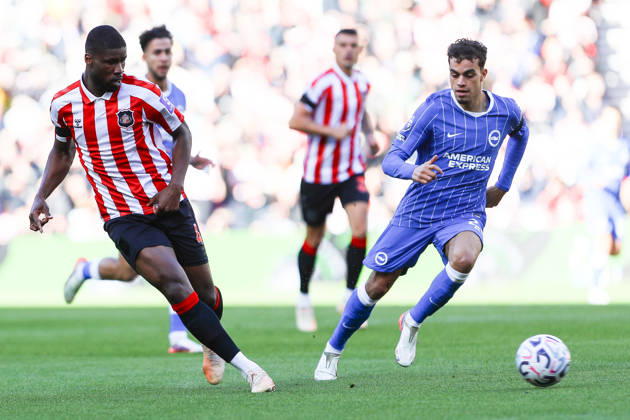 SUNDERLAND, ENGLAND, OCTOBER 10: Kevin Danso of Sunderland AFC passes the ball during a Premier League 2026-27 match between Sunderland AFC and Brighton & Hove Albion at the Stadium of Light on October 10, 2026 in Sunderland, England. (Photo by Zach Forster Sports Press Photo) Copyright: xZachxForster SportsxPressxPhotox Sportspressphoto_SPR250942