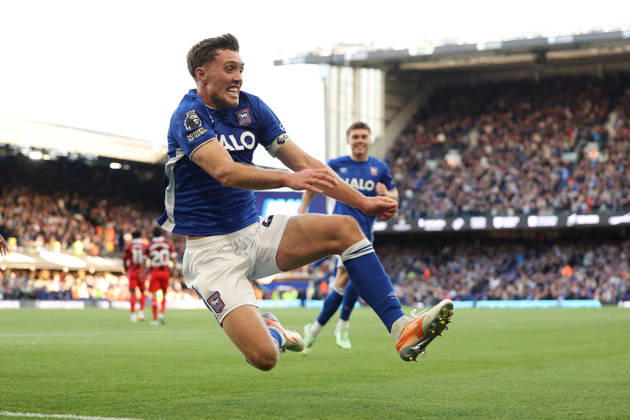 Ipswich Town v Fulham, Premier League Dara O Shea of Ipswich Town celebrates scoring his team™s second goal during the Ipswich Town v Fulham Premier League match at Portman Road, Ipswich, England on 10 October 2026 Credit: Tiego Grenho Every Second Media Editorial use only. All images are copyright Every Second Media Limited. No images may be reproduced without prior permission. All rights reserved. Premier League and Football League images are subject to licensing agreements with Football DataCo Limited. see https: www.football-dataco.com Copyright: xIMAGO EveryxSecondxMediax ESM-2211-0047 TiegoxGrenhox xEveryxSecondxMediax
