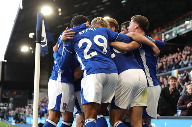 Ipswich Town v Fulham, Premier League Dara O Shea of Ipswich Town celebrates with his teammates after scoring his team™s second goal during the Ipswich Town v Fulham Premier League match at Portman Road, Ipswich, England on 10 October 2026 Credit: Tiego Grenho Every Second Media Editorial use only. All images are copyright Every Second Media Limited. No images may be reproduced without prior permission. All rights reserved. Premier League and Football League images are subject to licensing agreements with Football DataCo Limited. see https: www.football-dataco.com Copyright: xIMAGO EveryxSecondxMediax ESM-2211-0053 TiegoxGrenhox xEveryxSecondxMediax