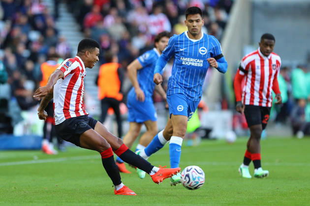 SUNDERLAND, ENGLAND, OCTOBER 10: Reinildo Mandava of Sunderland AFC passes the ball during a Premier League 2026-27 match between Sunderland AFC and Brighton & Hove Albion at the Stadium of Light on October 10, 2026 in Sunderland, England. (Photo by Zach Forster Sports Press Photo) Copyright: xZachxForster SportsxPressxPhotox Sportspressphoto_SPR250954