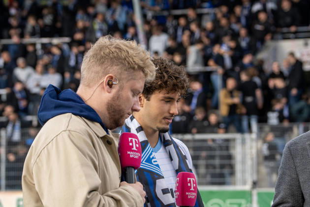 10.10.2026, xerix, Fussball 3.Liga, SG Sonnenhof Grossaspach - SV Waldhof Mannheim v.l. Spieler SV Waldhof Mannheim nach dem Spiel im Interview Aspach