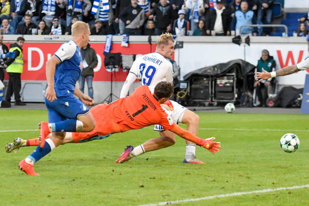 Peter Remmert (Duisburg 39) erzielt das Tor zum 3:2 10.10.2026 ¢ Fussball ¢ MSV Duisburg vs TSG 1899 Hoffenheim II, Schauinsland-Reisen-Arena, Duisburg, DFB DFL REGULATIONS PROHIBIT ANY USE OF PHOTOGRAPHS AS IMAGE SEQUENCES AND OR QUASI-VIDEO NRW Germany