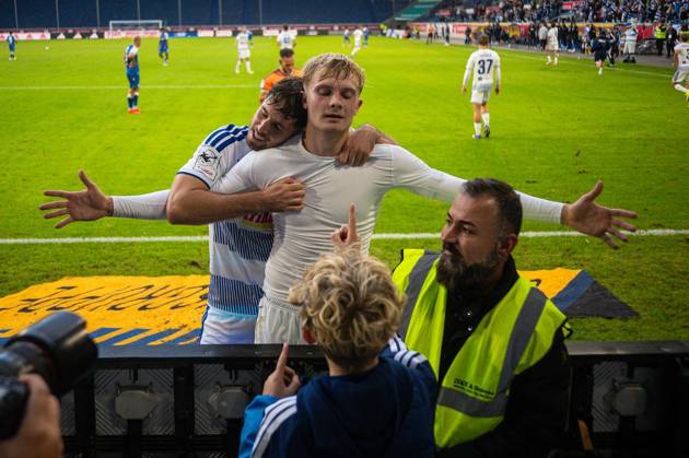 3.Liga MSV Duisburg - TSG Hoffenheim II ** NUR FÜR REDAKTIONELLE ZWECKE ** EDITORIAL USE ONLY **<p>Fußball 3.Liga MSV Duisburg - TSG Hoffenheim II am 10.10.26 in der Schauinsland-Reisen Arena in Duisburg Torjubel zum 3:2 durch Peter Remmert ( Duisburg ) Duisburg Copyright: JakobxKlos