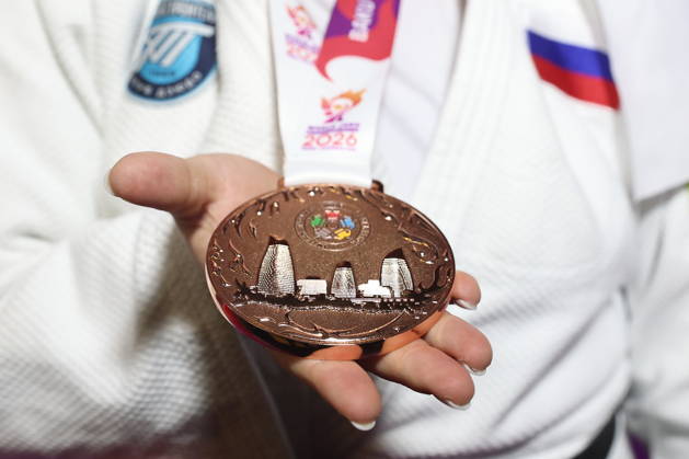 AZERBAIJAN, BAKU - OCTOBER 10, 2026: Russia s Maria Ivanova celebrates her bronze medal during a victory ceremony for the women s heavyweight event as the 2026 World Judo Championships takes place at the National Gymnastics Arena. Mikhail Sinitsyn TASS  99051963