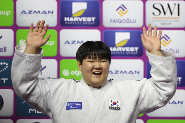 AZERBAIJAN, BAKU - OCTOBER 10, 2026: South Korea s Lee Hyeon-ji celebrates her gold medal during a victory ceremony for the women s heavyweight event as the 2026 World Judo Championships takes place at the National Gymnastics Arena. Mikhail Sinitsyn TASS  99052281