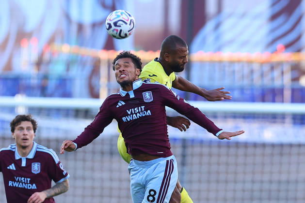 Aston Villa v Brentford, Premier League Boubacar Kamara of Aston Villa heads the ball during the Aston Villa v Brentford Premier League match at Villa Park, Birmingham, England on 10 October 2026 Credit: Ryan Crockett Every Second Media Editorial use only. All images are copyright Every Second Media Limited. No images may be reproduced without prior permission. All rights reserved. Premier League and Football League images are subject to licensing agreements with Football DataCo Limited. see https: www.football-dataco.com Copyright: xIMAGO EveryxSecondxMediax ESM-2212-0135 RyanxCrockettx xEveryxSecondxMediax