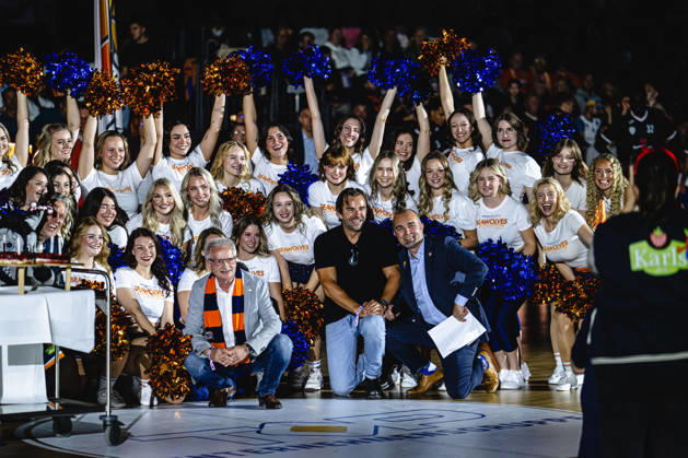 Rostock, Deutschland 10. Oktober 2026: easyCredit BBL - 2026 2027 - 5. Spieltag - Rostock Seawolves gegen Fitness First Würzburg Baskets Im Bild: 10 Jahre Seawolves Danceteam mit Robert Dahl in der Mitte Copyright: xFotostandx xVoelkerx