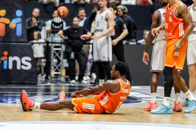 10.10.2026, GER, BBL, easyCredit Basketball Bundesliga, Chemnitz, Niners Chemnitz - FC Bayern München Basketball Phlandrous Fleming Jr. (Niners Chemnitz, 1) jubelt Chemnitz Messe Chemnitz Sachsen Deutschland