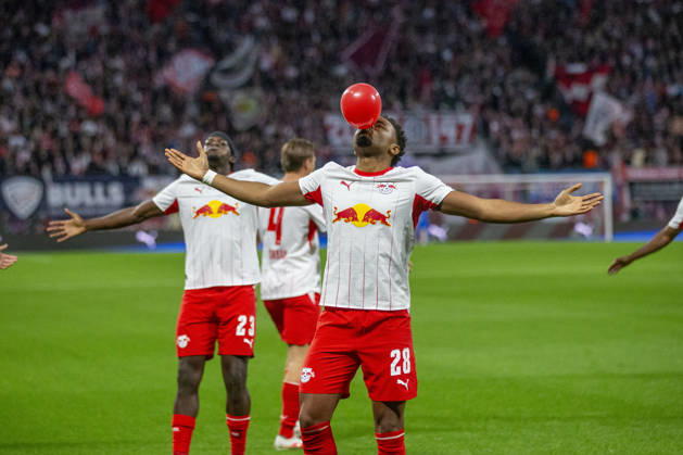 GER, Leipzig, Fussball, Bundesliga, 5. Spieltag, RB Leipzig vs. Eintracht Frankfurt im Bild v.l.: Christopher Nkunku (RB Leipzig 28), Torjubel 10.10.2026, Red-Bull Arena Leipzig DFL DFB REGULATIONS PROHIBIT ANY USE OF PHOTOGRAPHS AS IMAGE SEQUENCES AND OR QUASI-VIDEO, Leipzig Red-Bull Arena Sachsen Germany Copyright: xPaulxFritzx