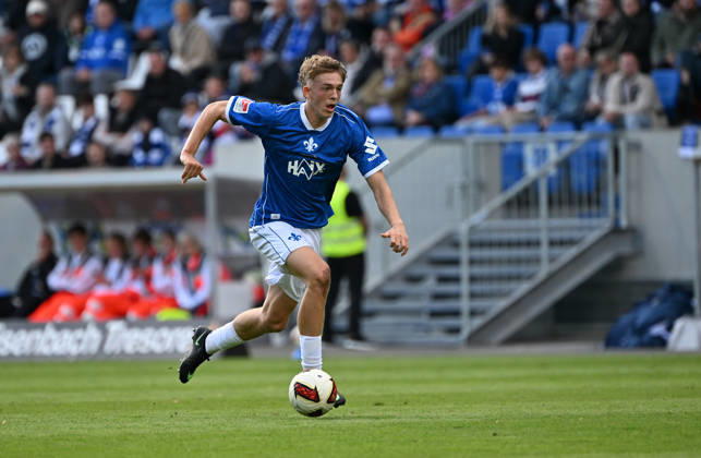 10.10.2026, xjhx, Fussball 2.Bundesliga, SV Darmstadt 98 - Energie Cottbus v.l. Nicolas Verkooijen (SV Darmstadt 98) FREISTELLER (DFL DFB REGULATIONS PROHIBIT ANY USE OF PHOTOGRAPHS as IMAGE SEQUENCES and or QUASI-VIDEO) Darmstadt