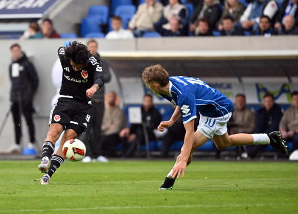 10.10.2026, xjhx, Fussball 2.Bundesliga, SV Darmstadt 98 - Energie Cottbus v.l. Lucas Copado (Energie Cottbus), Nicolas Verkooijen (SV Darmstadt 98) (DFL DFB REGULATIONS PROHIBIT ANY USE OF PHOTOGRAPHS as IMAGE SEQUENCES and or QUASI-VIDEO) Darmstadt