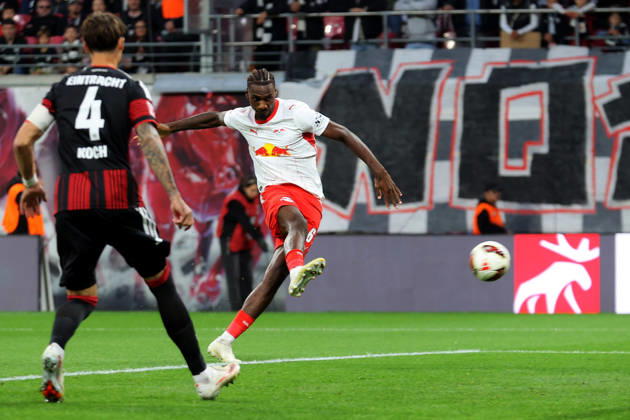 10.10.2026, xtgx, Fussball 1.Bundesliga, RB Leipzig - Eintracht Frankfurt v.l. Ezechiel Banzuzi (RB Leipzig) Torschuetze, erzielt das Tor, Treffer, scores the goal 1:0 (DFL DFB REGULATIONS PROHIBIT ANY USE OF PHOTOGRAPHS as IMAGE SEQUENCES and or QUASI-VIDEO) Leipzig
