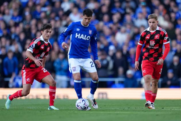 Emile Smith Rowe of Fulham in looks on Ipswich Town v Fulham, Premier League, Football, Portman Road, Ipswich, UK - 10 Oct 2026Ipswich Portman Road United Kingdom EDITORIAL USE ONLY No use with unauthorised audio, video, data, fixture lists, club league logos or live services. Online in-match use limited to 120 images, no video emulation. No use in betting, games or single club league player publications. Copyright: xJoexToth Shutterstockx 17206181es