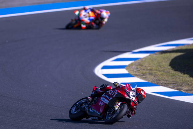 October 10, 2026, Cascais, Lisboa, Portugal: ESTORIL, PORTUGAL - OCTOBER 10: Iker Lecuona of Spain and Aruba.it Racing - Ducati competes during Race 1 during day two of the World Superbikes Estoril Round at Circuito Estoril on October 10, 2026 in Estoril, Portugal. Cascais Portugal - ZUMAl192 20261010_zsp_l192_038 Copyright: xMiguelxLemosx