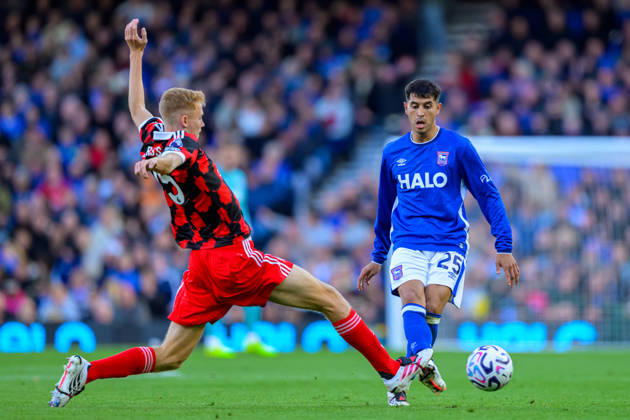 IPSWICH, ENGLAND OCTOBER 10 - Exequiel Palacios of Ipswich Town during the Premier League game between Ipswich Town and Fulham at Portman Road on October 10, 2026 in Ipswich, England. (Photo by Keeran Marquis Sports Press Photo) Copyright: xKeeranxMarquis SPPx Sportspressphoto_SPR251170