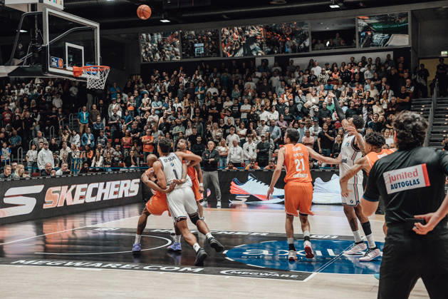 easyCredit Basketball Bundesliga, 5. Spieltag, Niners Chemnitz -Bayern München 10.10.2026 ab 16:00 Uhr Chemnitz, Chemnitz Arena Im Foto: 21 Mateo Seric, 01 Oscar da Silva, 17 Darion Atkins easyCredit Basketball Bundesliga, 5. Spieltag, Niners Chemnitz - Bayern München Chemnitz Sachsen Deutschland Copyright: xEHLxMedia MichelxKöhlerx 20261010-Niners-Chemnitz-Bayern-M__nchen-089